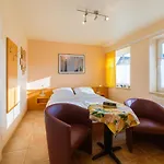 Apartamento Der Suedschwede ... Dein Gaestehaus Mitten In Und Nah Zum Zingst