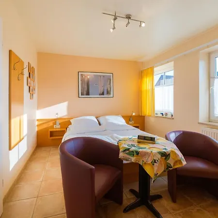 Apartamento Der Suedschwede ... Dein Gaestehaus Mitten In Und Nah Zum Zingst
