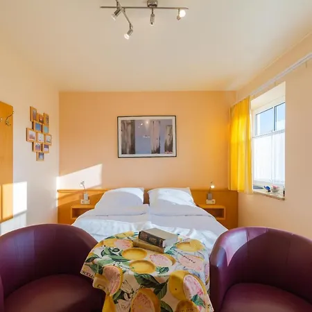 Apartamento Der Suedschwede ... Dein Gaestehaus Mitten In Und Nah Zum Zingst